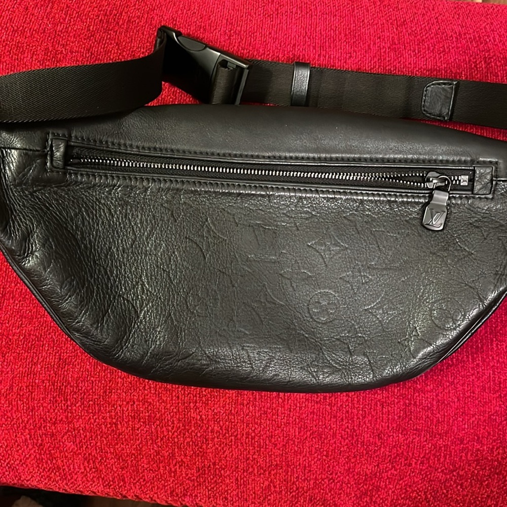 Louis Vuitton Discovery Bumbag  p m - Picture 3 of 16